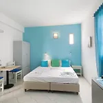 מלון דירות Xenones 4*