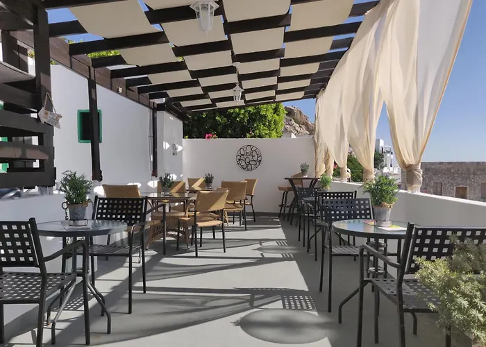 Xenones Aparthotel Lindos (Rhodes)